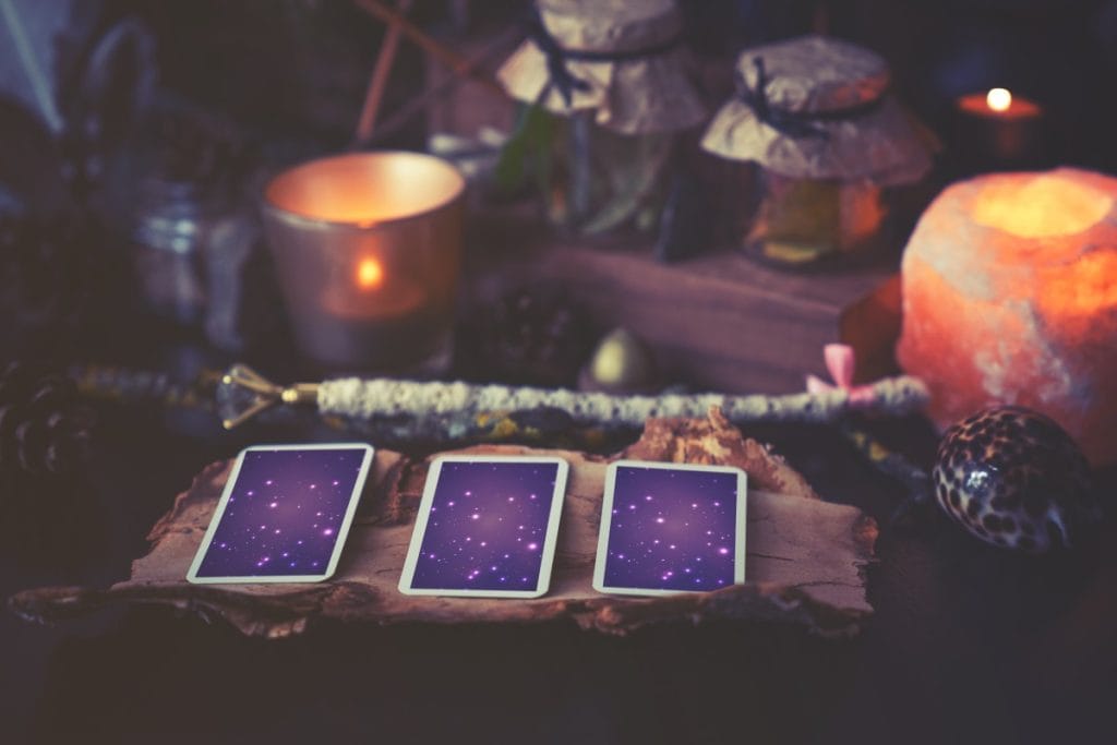 Kupovina iz druge ruke – iskustva tarot praktičara Kupovina iz druge ruke – iskustva tarot praktičara